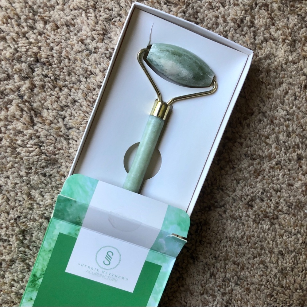 Jade roller